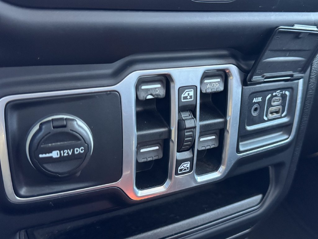 Used 2018 Jeep Wrangler Unlimited Sport S AWD/4WD image 22