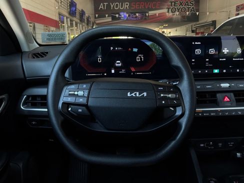 Used 2025 Kia K4 FWD image 33
