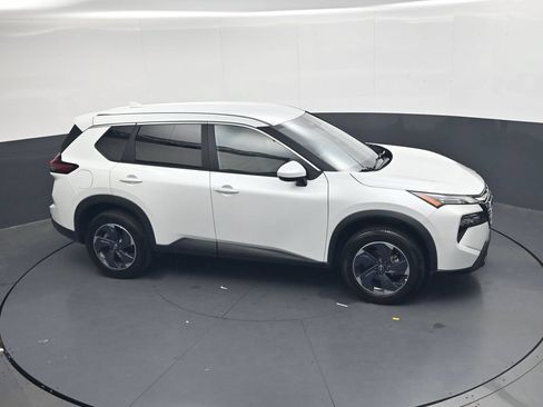 Used 2025 Nissan Rogue SV FWD image 24