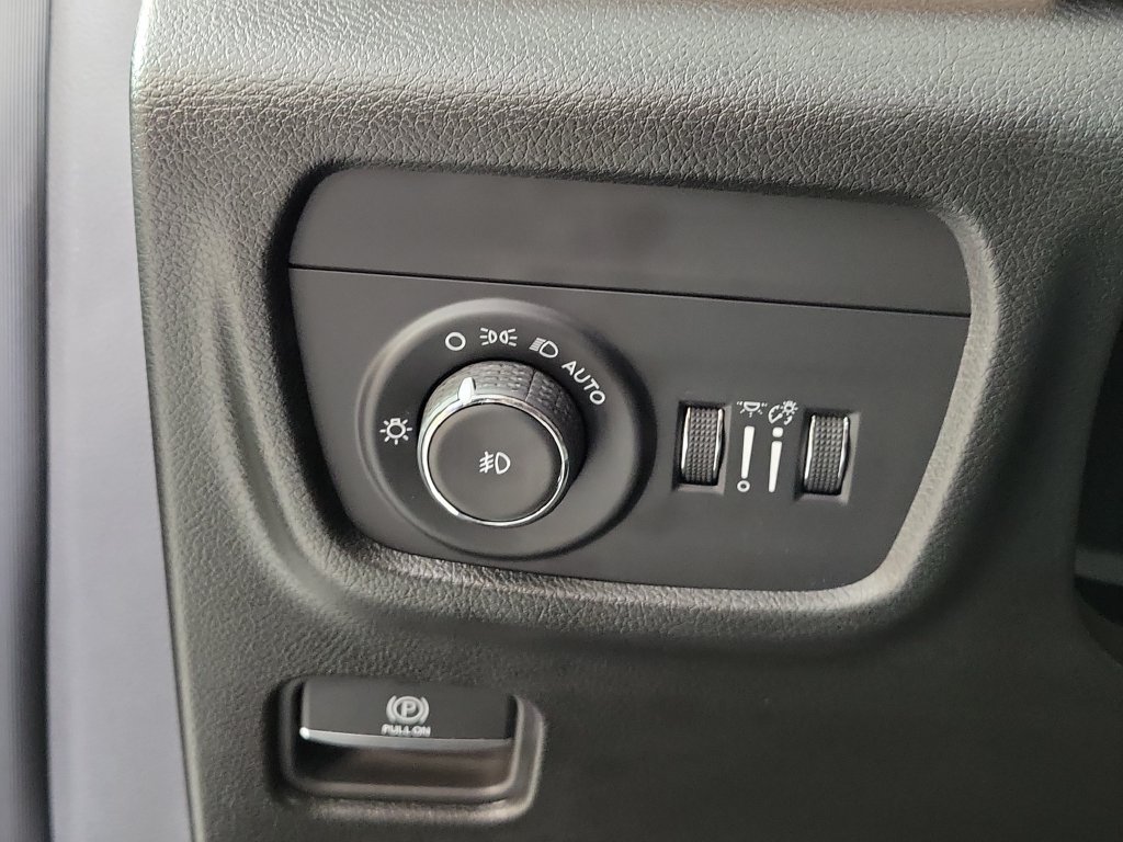 Used 2025 Jeep Grand Cherokee Limited w/ Luxury Tech Group II AWD/4WD image 13