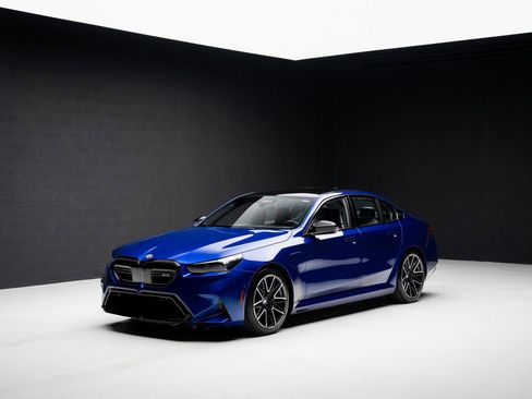 Used 2025 BMW M5 image 4