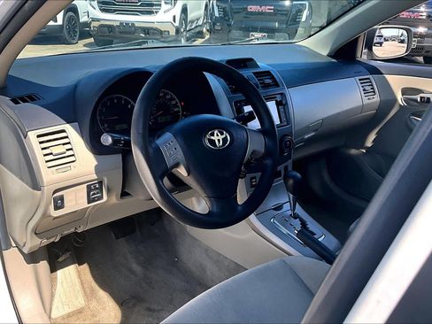 Used 2013 Toyota Corolla LE FWD image 17