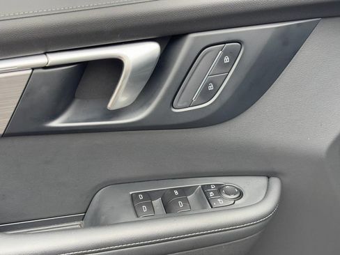 Used 2025 Buick Enclave Preferred w/ LPO, Floor Liner Package FWD image 17