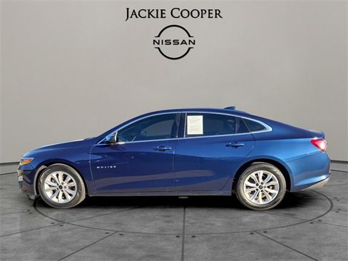 Used 2020 Chevrolet Malibu LT image 2