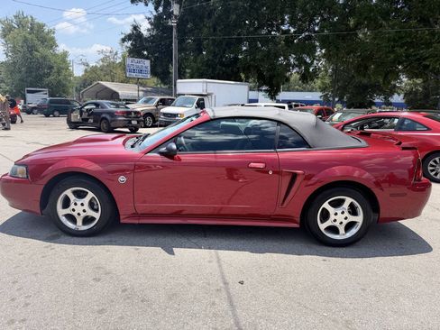 Used 2004 Ford Mustang Convertible RWD image 8