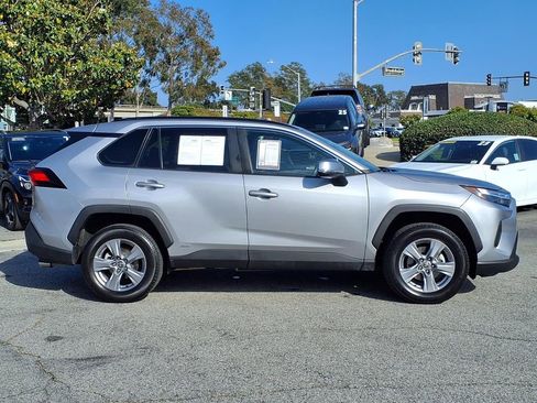 Used 2022 Toyota RAV4 XLE w/ Convenience Package AWD/4WD image 6