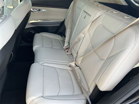 Used 2024 Genesis GV70 2.5T w/ Advanced Package image 34