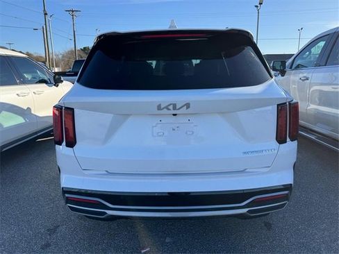 Used 2023 Kia Sorento S image 6