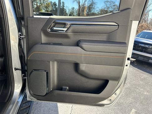 Used 2025 GMC Sierra 1500 AT4 w/ AT4 Premium Package image 17