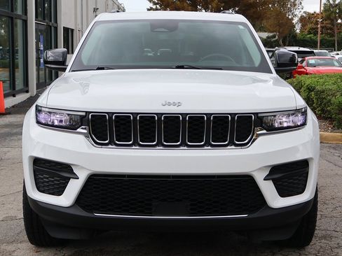 Used 2022 Jeep Grand Cherokee Laredo w/ Luxury Tech Group I image 10