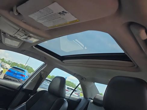 Used 2015 Toyota Camry XSE FWD image 17