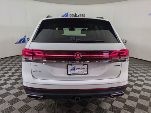Used 2024 Volkswagen Atlas SE AWD/4WD image 4