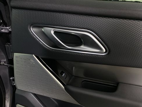 Used 2018 Land Rover Range Rover Velar S image 39