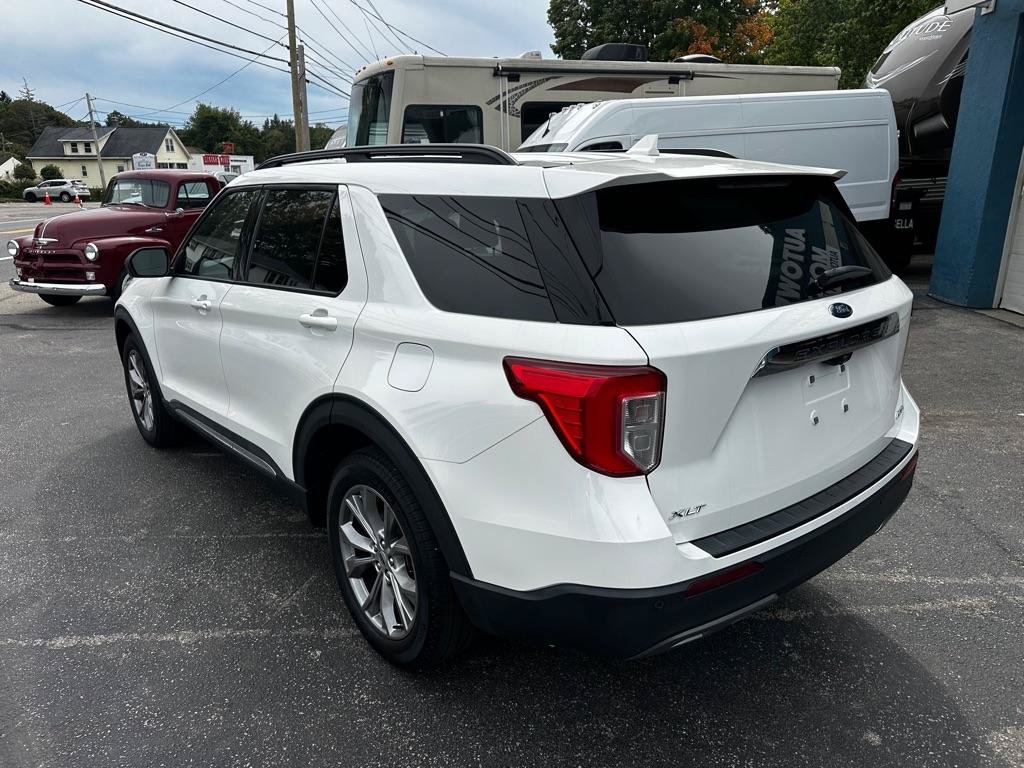 Used 2022 Ford Explorer XLT w/ Equipment Group 202A AWD/4WD image 3