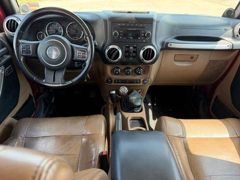Used 2012 Jeep Wrangler Unlimited Rubicon w/ Connectivity Group AWD/4WD image 8