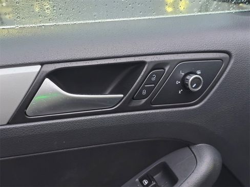 Used 2014 Volkswagen Jetta SE image 15