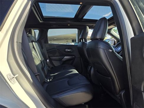 Used 2019 Jeep Cherokee High Altitude image 18