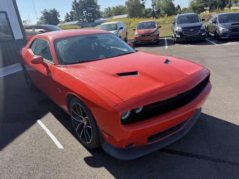 Used 2017 Dodge Challenger R/T Scat Pack w/ Leather Interior Group image 4