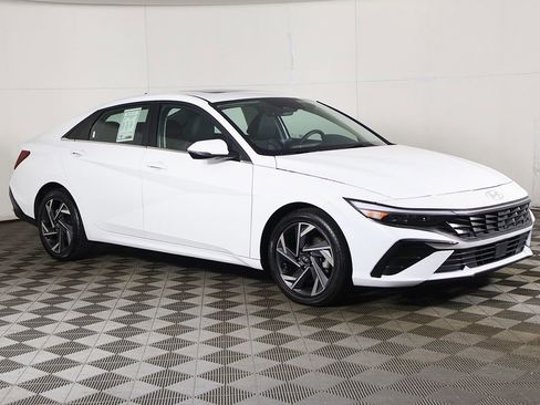 Used 2025 Hyundai Elantra Limited FWD image 48