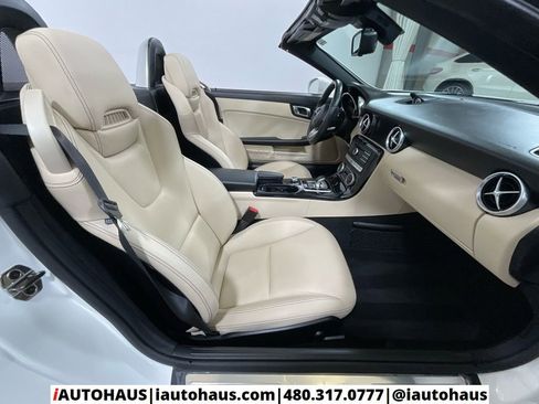Used 2020 Mercedes-Benz SLC 300 w/ Premium Package image 16