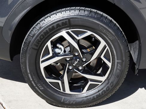 Used 2025 Kia Sportage LX image 11