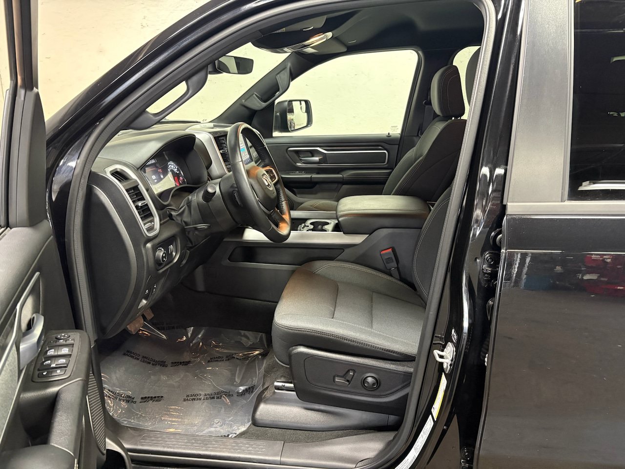 Used 2022 RAM 1500 Big Horn AWD/4WD image 3