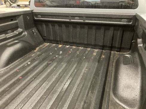 Used 2022 Chevrolet Colorado LT w/ Safety Package image 11