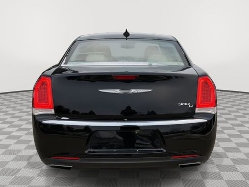 Used 2016 Chrysler 300 C image 6