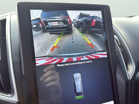 Used 2024 Ford Edge SE w/ Black Appearance Package image 17