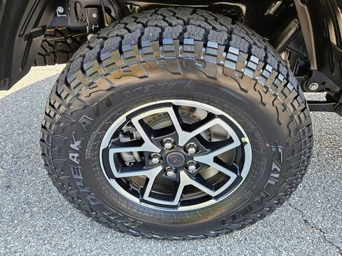 New 2025 Jeep Gladiator Rubicon AWD/4WD image 15