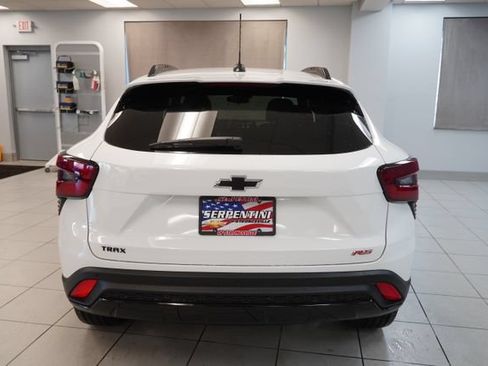 New 2026 Chevrolet Trax RS w/ Sunroof Package FWD image 8