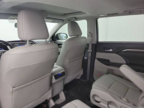 Used 2015 Toyota Highlander Limited FWD image 14