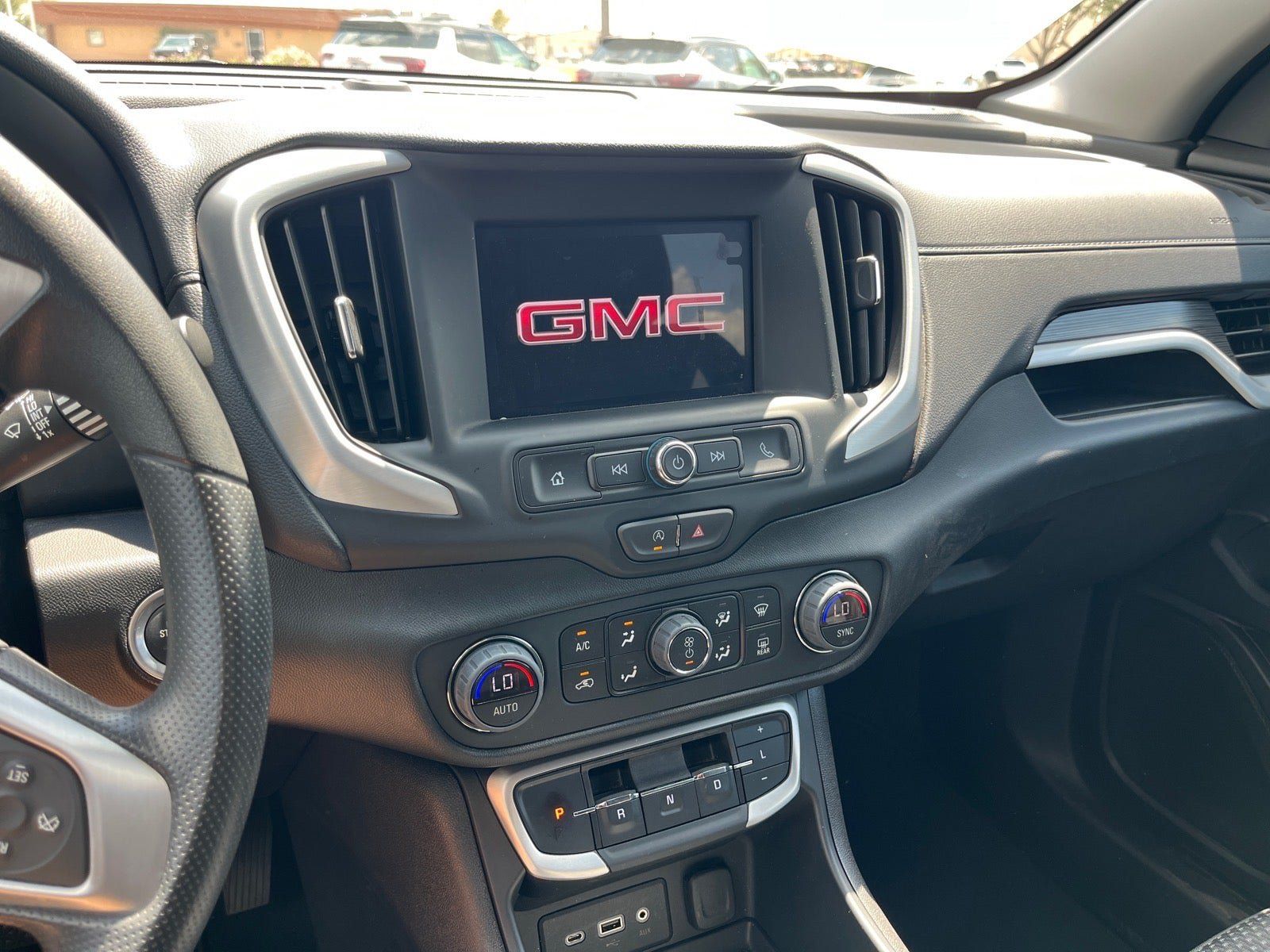 Used 2024 GMC Terrain SLE w/ Driver Convenience Package FWD image 12