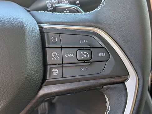 New 2025 Jeep Grand Cherokee Limited w/ Luxury Tech Group II image 21