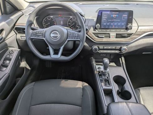 Used 2025 Nissan Altima 2.5 SV FWD image 25