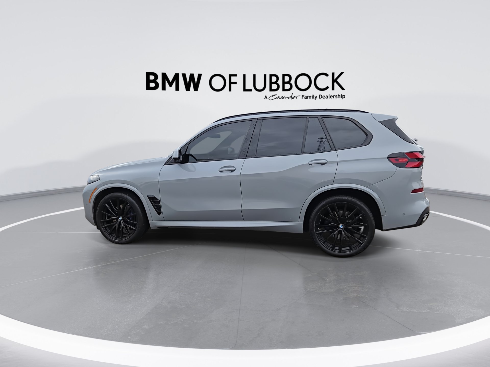 Used 2024 BMW X5 xDrive40i w/ M Sport Package AWD/4WD image 6