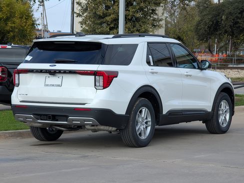 New 2026 Ford Explorer Active w/ Active Comfort Package image 4