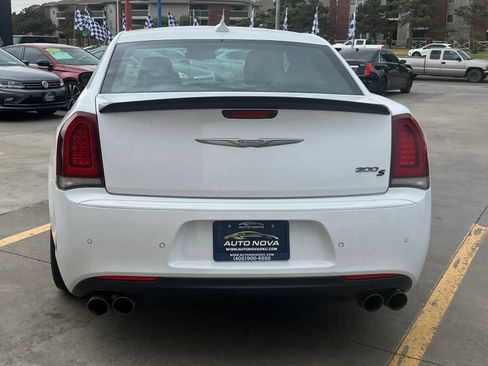 Used 2017 Chrysler 300 S w/ 300S Premium Group RWD image 9