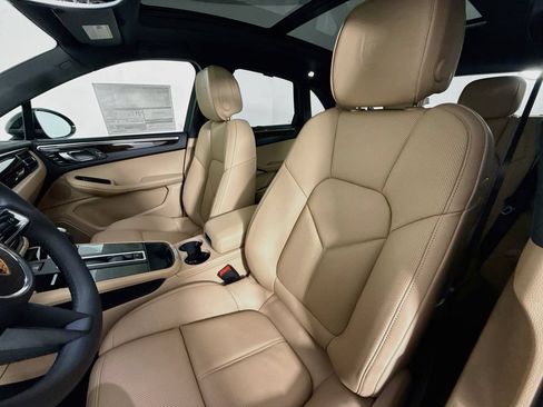 Certified 2026 Porsche Macan AWD/4WD image 5
