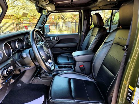 Used 2022 Jeep Wrangler Unlimited Sahara w/ Cold Weather Group image 16