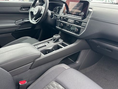 New 2025 Nissan Pathfinder S image 17