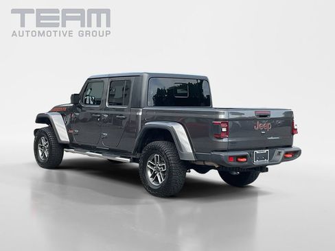 Used 2025 Jeep Gladiator Mojave w/ Convenience Group AWD/4WD image 5