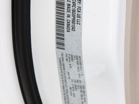 Used 2023 Chrysler Pacifica Touring-L image 33