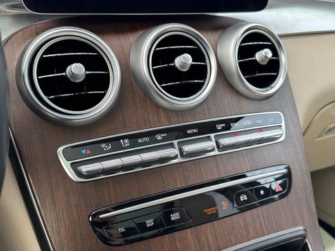 Used 2021 Mercedes-Benz GLC 300 4MATIC image 21