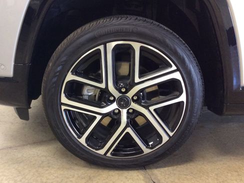 Used 2025 Jeep Compass Limited w/ Elite Group image 10