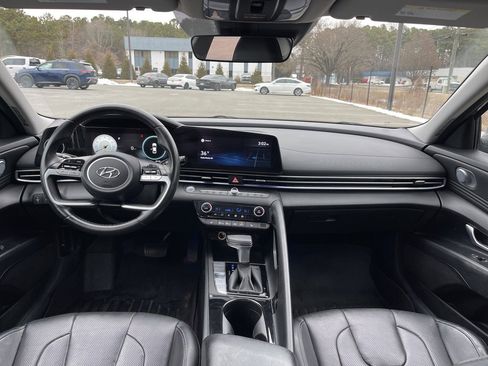 Used 2022 Hyundai Elantra Limited w/ Cargo Package image 8