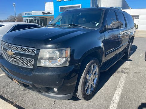 Used 2007 Chevrolet Suburban LTZ w/ LTZ Preferred Equipment Group image 2