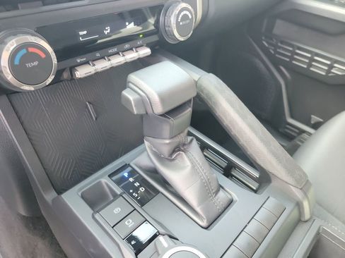 Used 2024 Toyota Tacoma SR image 23