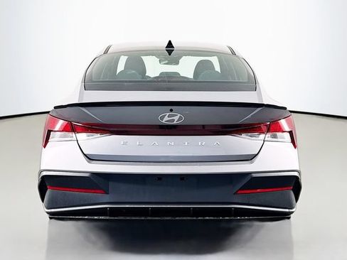 Used 2025 Hyundai Elantra Sport FWD image 5