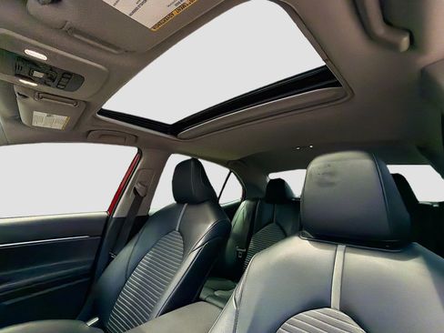 Used 2020 Toyota Camry SE FWD image 13